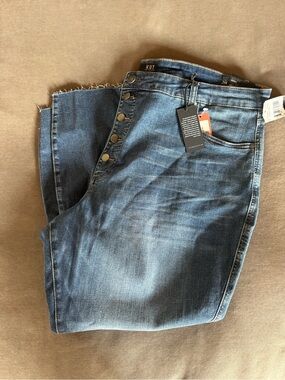 Kut from the Kloth Men’s Distressed Medium Blue Relaxed Jeans